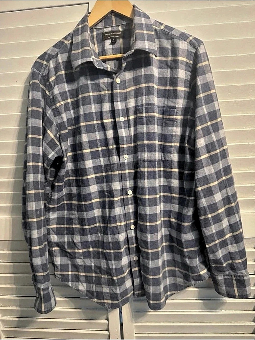 Banana Republic Plaid Button Down Shirt in Blue & White Size Large Like New